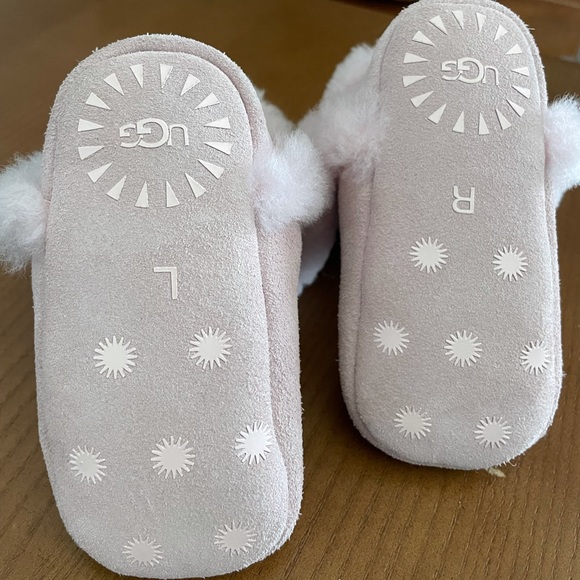 UGG Lassen Genuine Shearling Crib Shoe - Picture 2 of 6